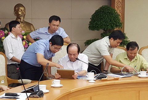 Bộ trưởng Mai Tiến Dũng: Tôi dứt khoát không ký tay, cán bộ không dám trình giấy - Ảnh 3. Bộ trưởng Mai Tiến Dũng: Tôi dứt khoát không ký tay, cán bộ không dám trình giấy - Ảnh 3.