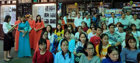 Xem hình ảnh đoàn Quốc hội thăm nước Pháp lúc thù trong giặc ngoài - Ảnh 1. Xem hình ảnh đoàn Quốc hội thăm nước Pháp lúc thù trong giặc ngoài - Ảnh 1.