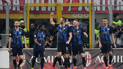 Inter đá bại AC Milan trong trận derby kịch tính có 5 bàn thắng - Ảnh 2. Inter đá bại AC Milan trong trận derby kịch tính có 5 bàn thắng - Ảnh 2.
