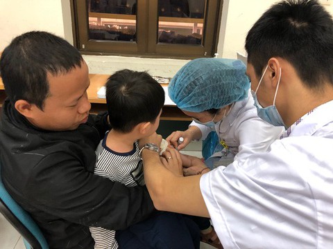 Hãy để phụ huynh giám sát thay vì theo dõi bữa ăn con ở trường - Ảnh 1. Hãy để phụ huynh giám sát thay vì theo dõi bữa ăn con ở trường - Ảnh 1.