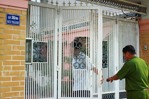 Khám nhà một loạt cựu quan chức Đà Nẵng liên quan vụ án Vũ nhôm - Ảnh 4. Khám nhà một loạt cựu quan chức Đà Nẵng liên quan vụ án Vũ nhôm - Ảnh 4.