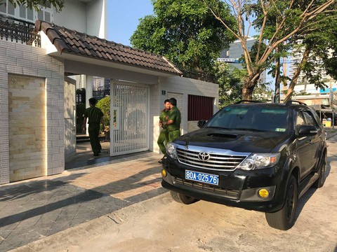 Khám nhà một loạt cựu quan chức Đà Nẵng liên quan vụ án Vũ nhôm - Ảnh 2. Khám nhà một loạt cựu quan chức Đà Nẵng liên quan vụ án Vũ nhôm - Ảnh 2.