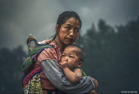 Giới nhiếp ảnh Việt: Ảnh mẹ con người Mông nhận giải 3 tỉ là ảnh sắp đặt - Ảnh 1. Giới nhiếp ảnh Việt: Ảnh mẹ con người Mông nhận giải 3 tỉ là ảnh sắp đặt - Ảnh 1.