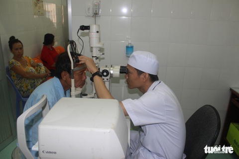 Cứu thành công người bị axit văng trúng bỏng nặng hai mắt - Ảnh 3. Cứu thành công người bị axit văng trúng bỏng nặng hai mắt - Ảnh 3.