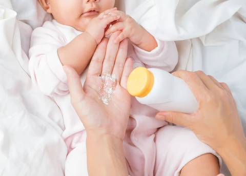 Cẩn thận khi dùng phấn rôm - Ảnh 1. Cẩn thận khi dùng phấn rôm - Ảnh 1.