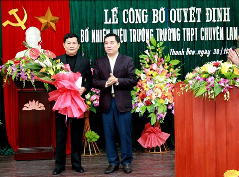 Hiệu trưởng Trường chuyên Lam Sơn không đứng lớp vẫn hưởng phụ cấp - Ảnh 2. Hiệu trưởng Trường chuyên Lam Sơn không đứng lớp vẫn hưởng phụ cấp - Ảnh 2.