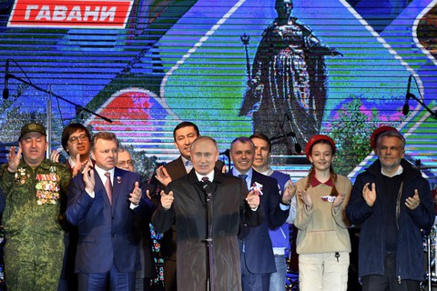 Tổng thống Putin bay đến Crimea dự kỷ niệm 5 năm ngày sáp nhập - Ảnh 1. Tổng thống Putin bay đến Crimea dự kỷ niệm 5 năm ngày sáp nhập - Ảnh 1.