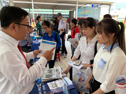 Sáng nay 3-3 tư vấn tuyển sinh đến với học sinh Phú Yên - Ảnh 1. Sáng nay 3-3 tư vấn tuyển sinh đến với học sinh Phú Yên - Ảnh 1.