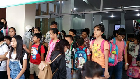 Nào toán tư duy, robot, tiếng Anh... con cái quay cuồng với ý muốn của cha mẹ - Ảnh 1. Nào toán tư duy, robot, tiếng Anh... con cái quay cuồng với ý muốn của cha mẹ - Ảnh 1.