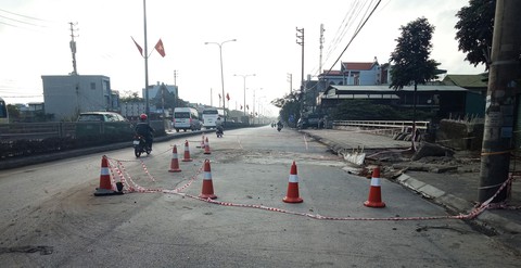 Cơ bản khắc phục xong hố tử thần trên quốc lộ 18 - Ảnh 1. Cơ bản khắc phục xong hố tử thần trên quốc lộ 18 - Ảnh 1.