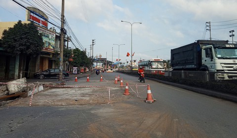 Cơ bản khắc phục xong hố tử thần trên quốc lộ 18 - Ảnh 4. Cơ bản khắc phục xong hố tử thần trên quốc lộ 18 - Ảnh 4.