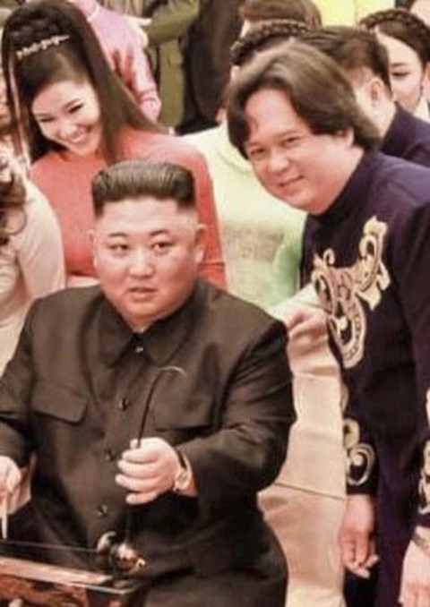Ông Kim Jong Un nghe hát Hạ trắng, thử gảy đàn bầu và klôngput - Ảnh 4. Ông Kim Jong Un nghe hát Hạ trắng, thử gảy đàn bầu và klôngput - Ảnh 4.