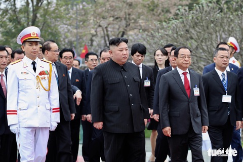 Chủ tịch Kim Jong Un viếng Chủ tịch Hồ Chí Minh trước khi về nước - Ảnh 7. Chủ tịch Kim Jong Un viếng Chủ tịch Hồ Chí Minh trước khi về nước - Ảnh 7.