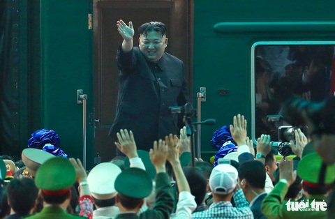 Chủ tịch Kim Jong Un vẫy chào Việt Nam, tàu rời ga Đồng Đăng - Ảnh 2. Chủ tịch Kim Jong Un vẫy chào Việt Nam, tàu rời ga Đồng Đăng - Ảnh 2.