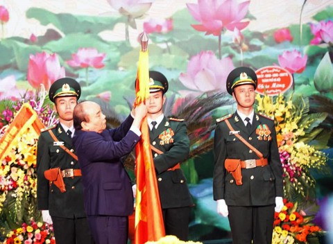 Thủ tướng Nguyễn Xuân Phúc: Bảo vệ vững chắc chủ quyền, không để bị động, bất ngờ - Ảnh 2. Thủ tướng Nguyễn Xuân Phúc: Bảo vệ vững chắc chủ quyền, không để bị động, bất ngờ - Ảnh 2.