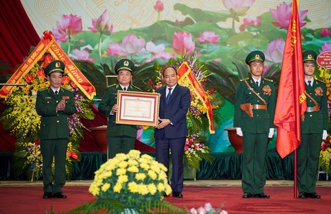 Thủ tướng Nguyễn Xuân Phúc: Bảo vệ vững chắc chủ quyền, không để bị động, bất ngờ - Ảnh 1. Thủ tướng Nguyễn Xuân Phúc: Bảo vệ vững chắc chủ quyền, không để bị động, bất ngờ - Ảnh 1.