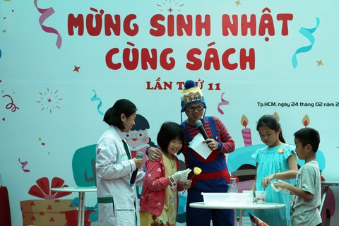 Sinh nhật đặc biệt cùng sách ở... đường sách - Ảnh 1. Sinh nhật đặc biệt cùng sách ở... đường sách - Ảnh 1.