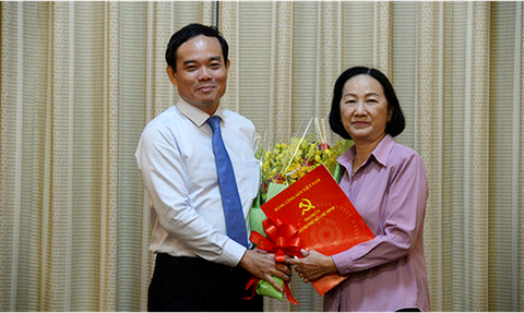 Phó chủ tịch HĐND TP.HCM Trương Thị Ánh nhận quyết định nghỉ hưu - Ảnh 1. Phó chủ tịch HĐND TP.HCM Trương Thị Ánh nhận quyết định nghỉ hưu - Ảnh 1.