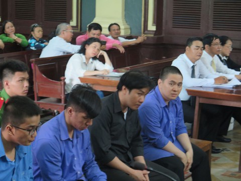 Cảnh sát giao thông lại hầu tòa vì gọi côn đồ đánh chết người - Ảnh 1. Cảnh sát giao thông lại hầu tòa vì gọi côn đồ đánh chết người - Ảnh 1.