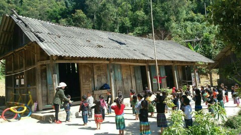 Bạn đọc Tuổi Trẻ tặng điểm trường cho dân vùng lũ Yên Bái - Ảnh 3. Bạn đọc Tuổi Trẻ tặng điểm trường cho dân vùng lũ Yên Bái - Ảnh 3.