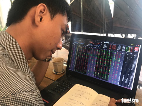 Yeah 1 giảm sàn phiên thứ 13, cổ phiếu mất 2/3 giá trị - Ảnh 1. Yeah 1 giảm sàn phiên thứ 13, cổ phiếu mất 2/3 giá trị - Ảnh 1.