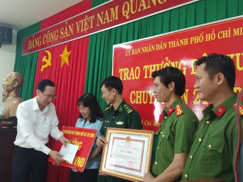 Chuyên án bắt 300kg ma túy đá: Thưởng 100 triệu đồng cho ban chuyên án - Ảnh 1. Chuyên án bắt 300kg ma túy đá: Thưởng 100 triệu đồng cho ban chuyên án - Ảnh 1.