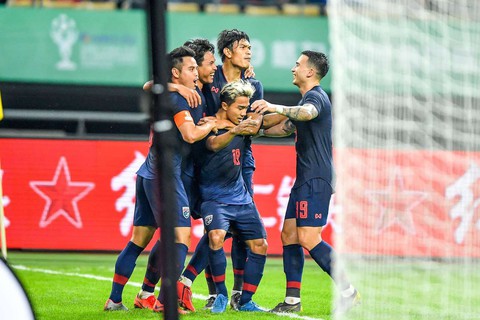 Thái Lan đá bại Trung Quốc trong ngày HLV Cannavaro ra mắt - Ảnh 2. Thái Lan đá bại Trung Quốc trong ngày HLV Cannavaro ra mắt - Ảnh 2.