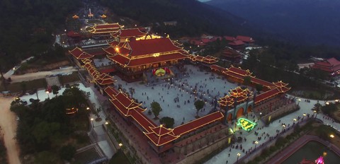 Chùa Ba Vàng: 10 năm biến thành nguy nga rộng hàng chục ngàn mét vuông - Ảnh 6. Chùa Ba Vàng: 10 năm biến thành nguy nga rộng hàng chục ngàn mét vuông - Ảnh 6.
