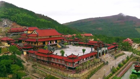 Chùa Ba Vàng: 10 năm biến thành nguy nga rộng hàng chục ngàn mét vuông - Ảnh 7. Chùa Ba Vàng: 10 năm biến thành nguy nga rộng hàng chục ngàn mét vuông - Ảnh 7.