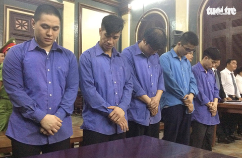 CSGT gọi côn đồ đánh chết người bị tuyên phạt 12 năm tù - Ảnh 1. CSGT gọi côn đồ đánh chết người bị tuyên phạt 12 năm tù - Ảnh 1.