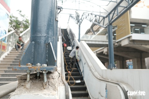 6 tháng rồi mà nhà ga đường sắt Cát Linh - Hà Đông nơi ngổn ngang, nơi ngập rác - Ảnh 5. 6 tháng rồi mà nhà ga đường sắt Cát Linh - Hà Đông nơi ngổn ngang, nơi ngập rác - Ảnh 5.