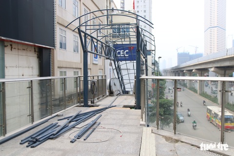 6 tháng rồi mà nhà ga đường sắt Cát Linh - Hà Đông nơi ngổn ngang, nơi ngập rác - Ảnh 3. 6 tháng rồi mà nhà ga đường sắt Cát Linh - Hà Đông nơi ngổn ngang, nơi ngập rác - Ảnh 3.