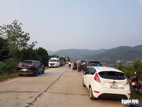 Rủ nhau tắm sông Đà, 8 học sinh chết đuối thương tâm - Ảnh 8. Rủ nhau tắm sông Đà, 8 học sinh chết đuối thương tâm - Ảnh 8.
