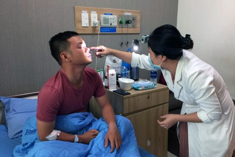 Chủ sòng bài dùng căm xe máy đâm công an viên rách mặt - Ảnh 2. Chủ sòng bài dùng căm xe máy đâm công an viên rách mặt - Ảnh 2.