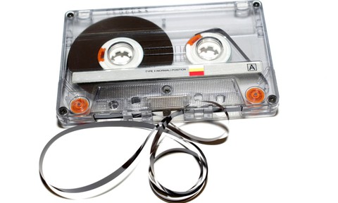 Tưởng đã xếp xó, bỗng nhiên mà cassette và đĩa than kéo nhau quay lại - Ảnh 1. Tưởng đã xếp xó, bỗng nhiên mà cassette và đĩa than kéo nhau quay lại - Ảnh 1.