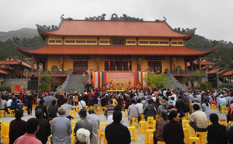 Kiếm tiền như Chùa Ba Vàng bất chấp giáo lý, đạo lý - Ảnh 1. Kiếm tiền như Chùa Ba Vàng bất chấp giáo lý, đạo lý - Ảnh 1.