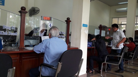 Công chức giải thích vắng mặt khi kiểm tra là do... đi vệ sinh - Ảnh 1. Công chức giải thích vắng mặt khi kiểm tra là do... đi vệ sinh - Ảnh 1.