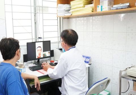 Bác sĩ tuyến trên hội chẩn qua ứng dụng y tế - Ảnh 1. Bác sĩ tuyến trên hội chẩn qua ứng dụng y tế - Ảnh 1.