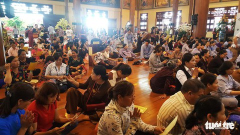 Kiếm tiền như Chùa Ba Vàng bất chấp giáo lý, đạo lý - Ảnh 2. Kiếm tiền như Chùa Ba Vàng bất chấp giáo lý, đạo lý - Ảnh 2.