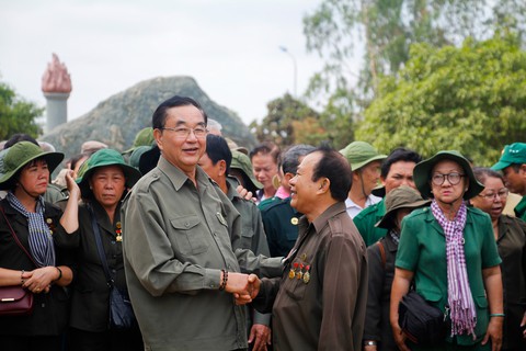 Dâng hương tưởng niệm 99 liệt sĩ thanh niên xung phong TP.HCM - Ảnh 5. Dâng hương tưởng niệm 99 liệt sĩ thanh niên xung phong TP.HCM - Ảnh 5.