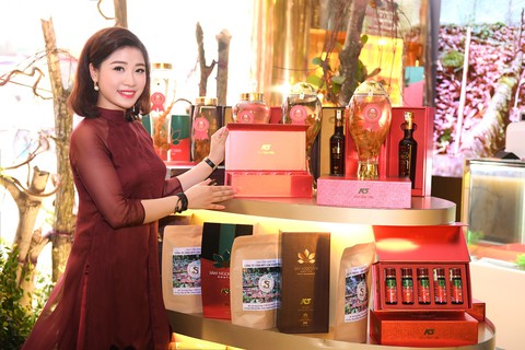 Chiêm ngưỡng Sâm Ngọc Linh tại Hà Nội - Ảnh 1. Chiêm ngưỡng Sâm Ngọc Linh tại Hà Nội - Ảnh 1.