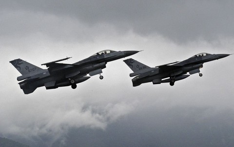 Vừa nghe Mỹ bán tiêm kích F-16 cho Đài Loan, Trung Quốc phản đối mạnh mẽ - Ảnh 1. Vừa nghe Mỹ bán tiêm kích F-16 cho Đài Loan, Trung Quốc phản đối mạnh mẽ - Ảnh 1.