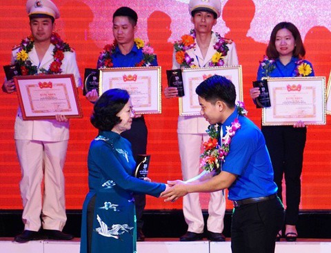 Mỗi đoàn viên phải nuôi dưỡng hoài bão lớn - Ảnh 2. Mỗi đoàn viên phải nuôi dưỡng hoài bão lớn - Ảnh 2.