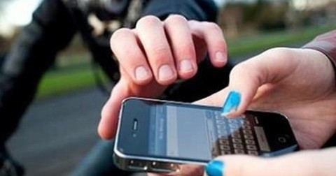 Yêu đương xong chia tay đòi quà, coi chừng phạm luật - Ảnh 1. Yêu đương xong chia tay đòi quà, coi chừng phạm luật - Ảnh 1.