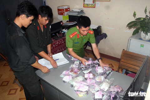 Đồng Nai triệt phá ổ đánh bạc lớn, bắt giữ 56 người - Ảnh 2. Đồng Nai triệt phá ổ đánh bạc lớn, bắt giữ 56 người - Ảnh 2.