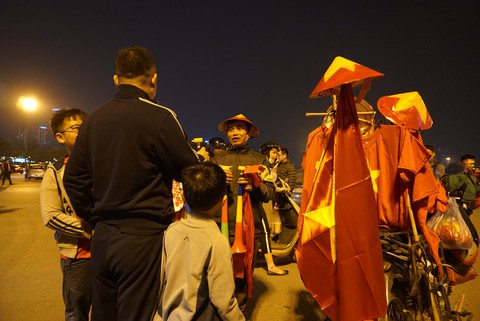 Vác du thuyền đi cổ vũ đội tuyển U23 Việt Nam - Ảnh 5. Vác du thuyền đi cổ vũ đội tuyển U23 Việt Nam - Ảnh 5.