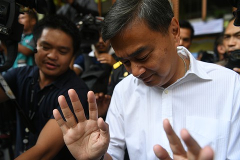 Cựu thủ tướng Thái Abhisit từ chức lãnh đạo đảng sau thất bại bầu cử - Ảnh 1. Cựu thủ tướng Thái Abhisit từ chức lãnh đạo đảng sau thất bại bầu cử - Ảnh 1.