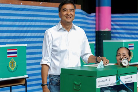 Cựu thủ tướng Thái Abhisit từ chức lãnh đạo đảng sau thất bại bầu cử - Ảnh 2. Cựu thủ tướng Thái Abhisit từ chức lãnh đạo đảng sau thất bại bầu cử - Ảnh 2.