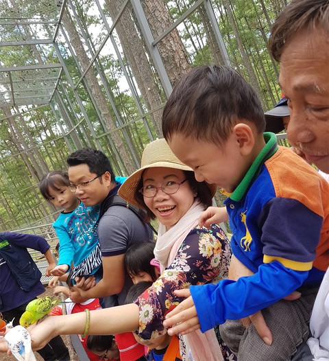 Ta còn bên cha mẹ bao lâu... - Ảnh 1. Ta còn bên cha mẹ bao lâu... - Ảnh 1.