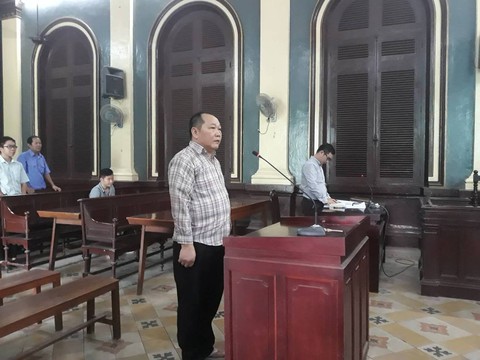 Nguyên phó đại diện Tạp chí Kiểm sát lạm quyền lãnh 4 năm tù - Ảnh 1. Nguyên phó đại diện Tạp chí Kiểm sát lạm quyền lãnh 4 năm tù - Ảnh 1.